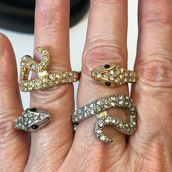 💙New💙 Snake Double Finger Crystal Ring NWT - Picture 7 of 8